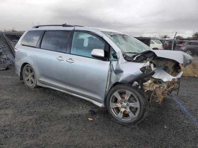 2017 TOYOTA SIENNA SE 5TDXZ3DC8HS828848
