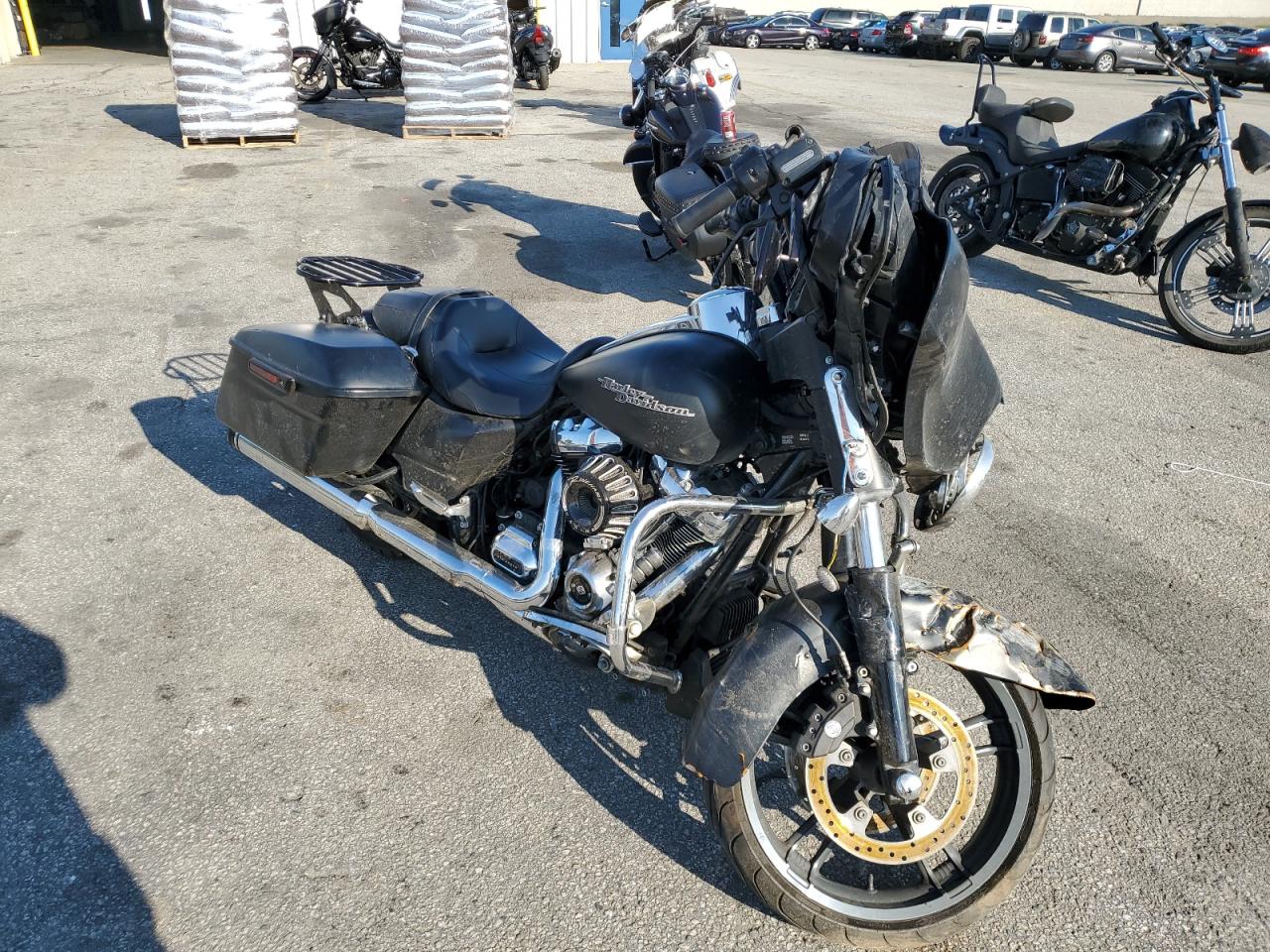 1HD1KBC36HB687466 HARLEY-DAVIDSON FLHX STREE 2017