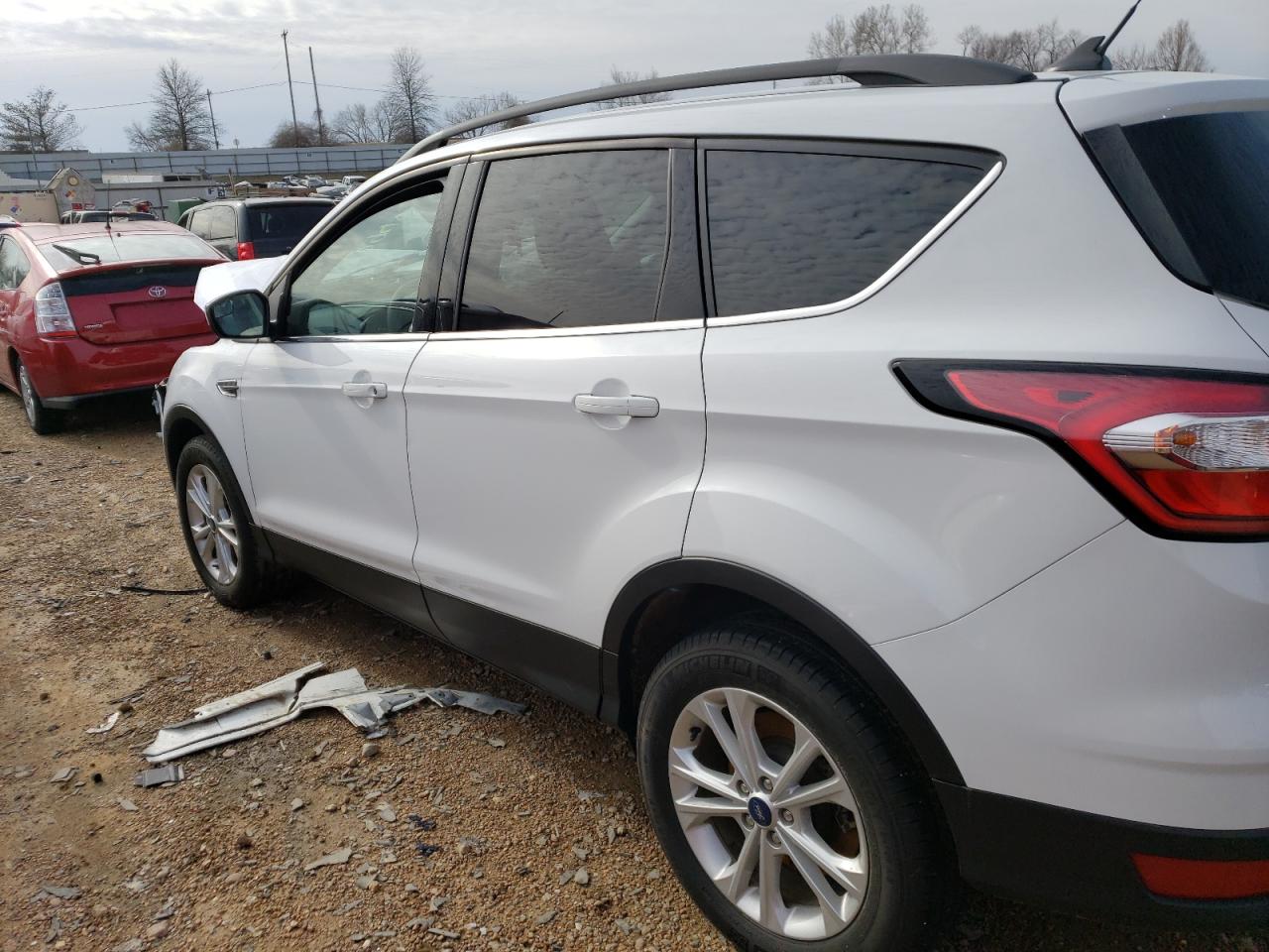 1FMCU0GD2JUC38979 FORD ESCAPE 2018