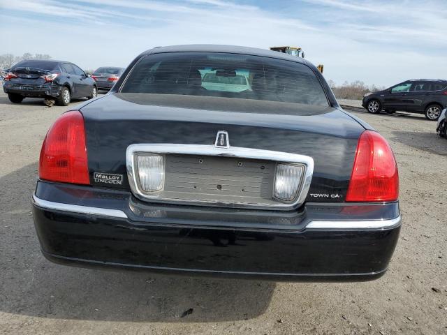 2LNHM82V98X657371 Lincoln TOWNCAR