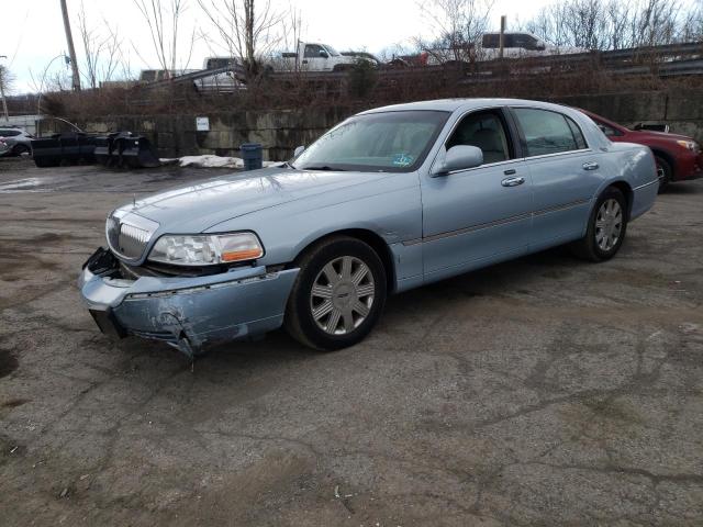 2005 Lincoln Town Car Signature Limited