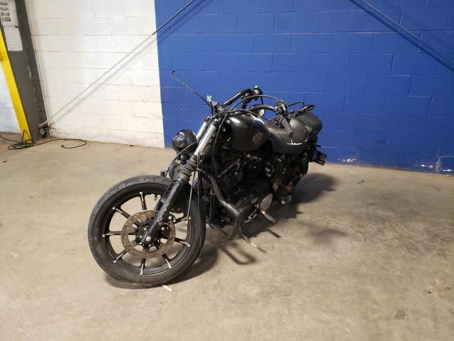 2017 HARLEY-DAVIDSON XL883 IRON 1HD4LE216HC427865