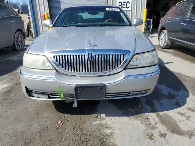 1LNHM83W83Y664098 Lincoln TOWNCAR