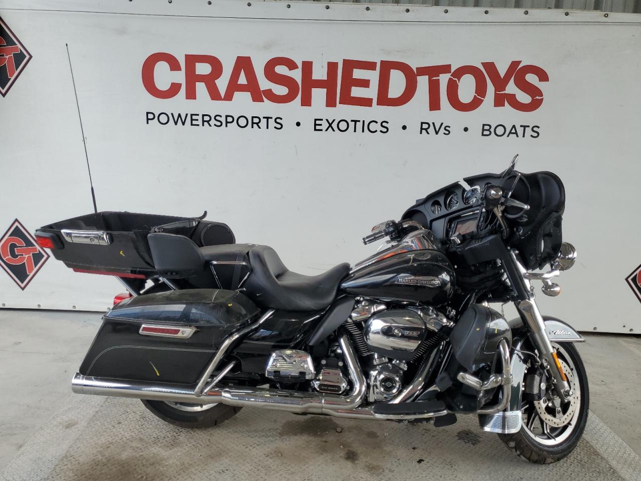 1HD1FCC1XHB673689 HARLEY-DAVIDSON FLHTCU ULT 2017