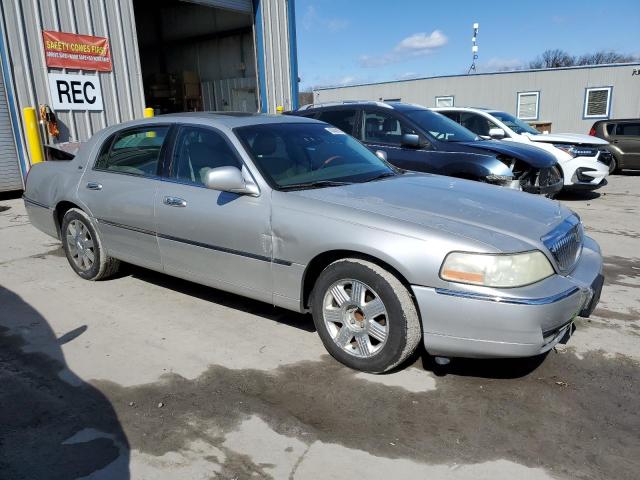 1LNHM83W83Y664098 Lincoln TOWNCAR
