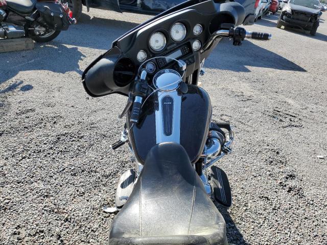 2011 HARLEY-DAVIDSON FLHX - 1HD1KBM16BB664516