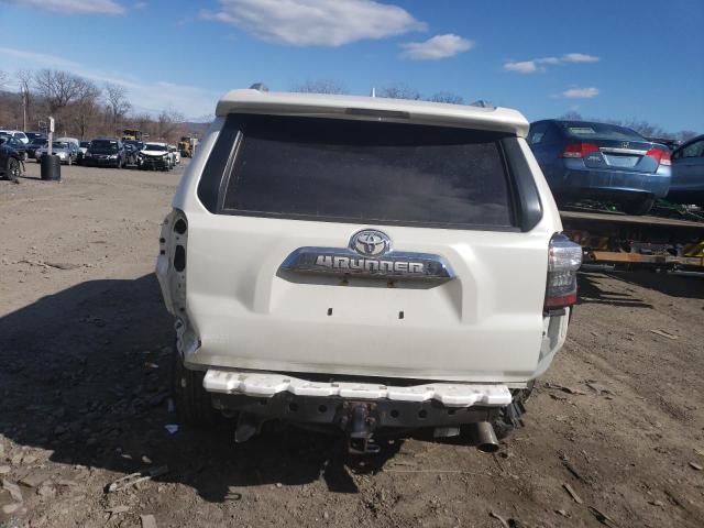 2018 TOYOTA 4RUNNER SR JTEBU5JR8J5503086
