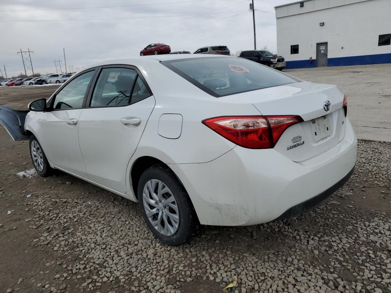 5YFBURHE2HP673911 2017 TOYOTA COROLLA - Image 2