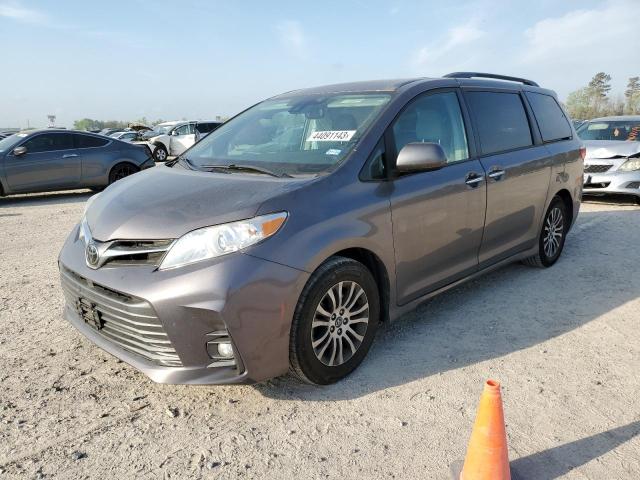 РњРёРЅРёРІСЌРЅ Toyota Sienna 2019