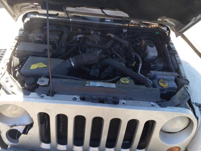 1J8FA541X8L605394 Jeep Wrangler Sahara