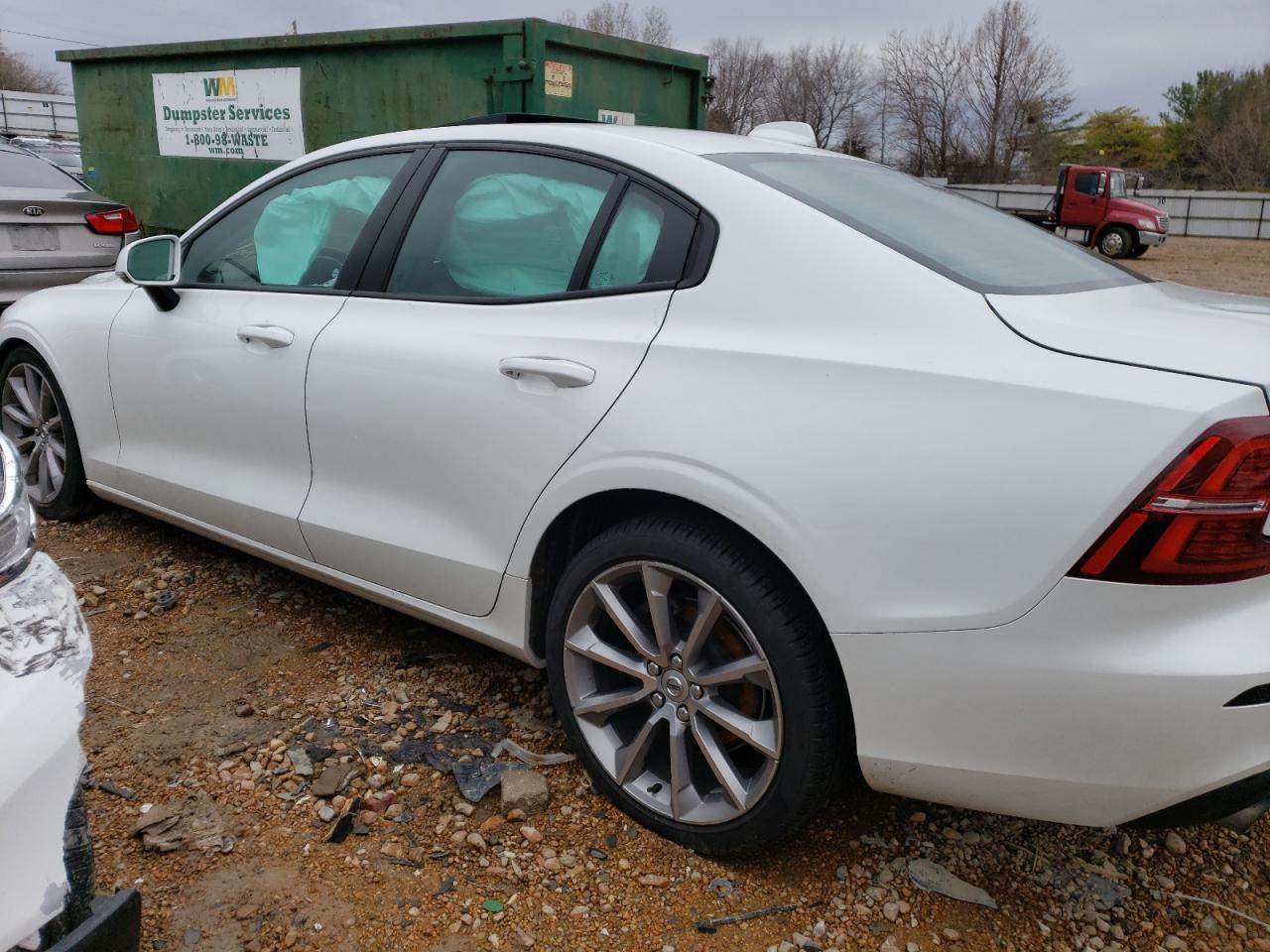 2019 Volvo S60 T5 Momentum VIN: 7JR102FK5KG008325 Lot: 43277443