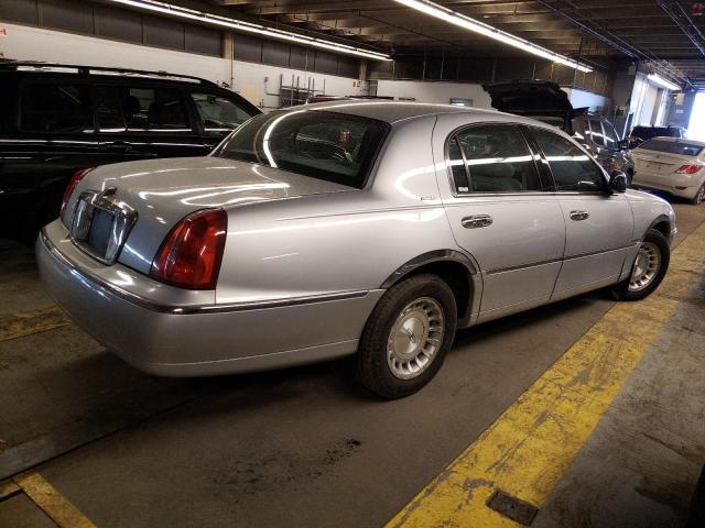 1LNHM81W4XY681263 Lincoln Town Car Executive