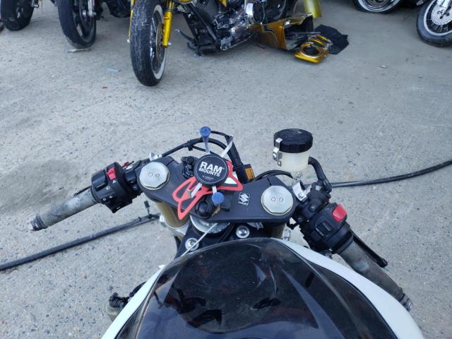 2011 SUZUKI GSX750 - JS1GR7MA1B2101145