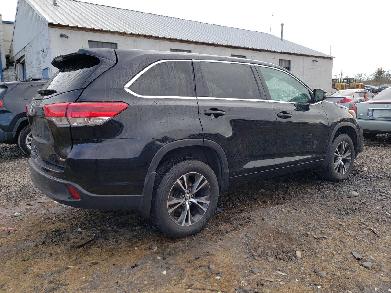 2018 Toyota Highlander Le VIN: 5TDBZRFH8JS878466 Lot: 43711183