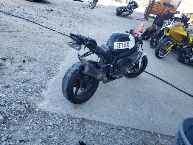2011 SUZUKI GSX750 - JS1GR7MA1B2101145