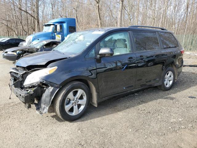 2018 Toyota Sienna LE