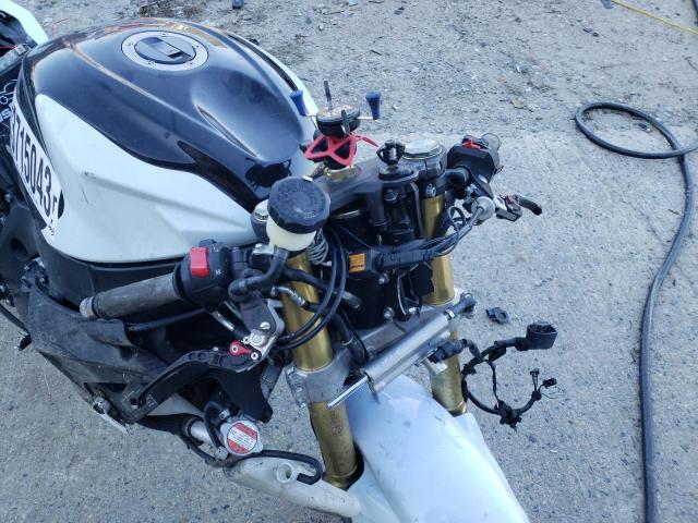 2011 SUZUKI GSX750 - JS1GR7MA1B2101145