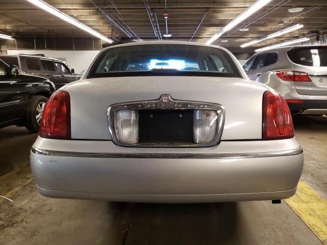 1LNHM81W4XY681263 Lincoln Town Car Executive