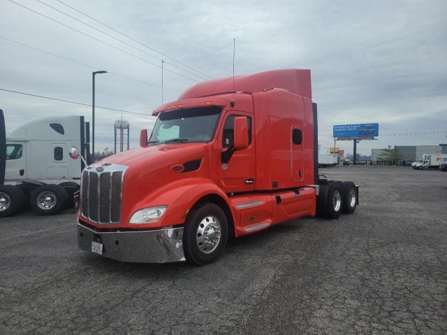 Salvage trucks for sale at Bridgeton, MO auction: 2017 Peterbilt 579