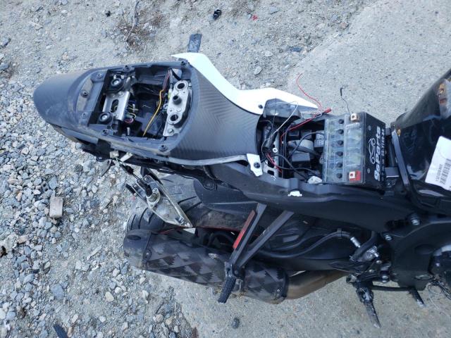 2011 SUZUKI GSX750 - JS1GR7MA1B2101145