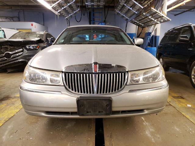 1LNHM81W4XY681263 Lincoln Town Car Executive