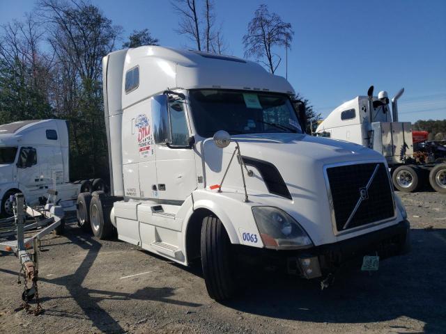 Salvage trucks for sale at Waldorf, MD auction: 2015 Volvo VN VNL