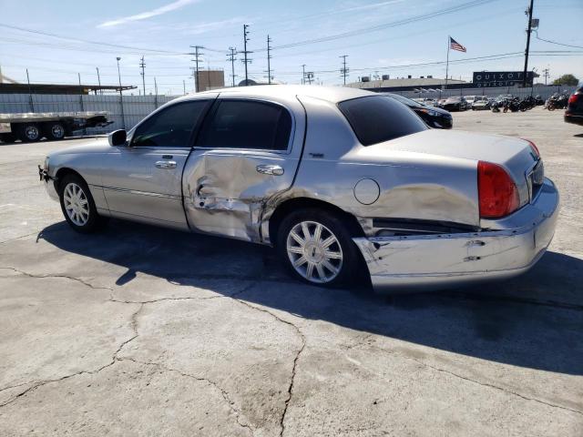 2LNBL8CV1AX628024 Lincoln Town Car Signature Limited