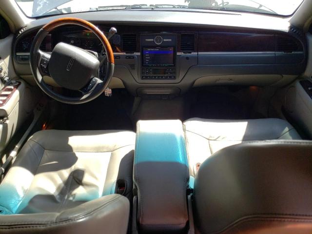 2LNBL8CV1AX628024 Lincoln Town Car Signature Limited