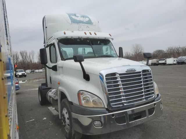 Salvage cars for sale from Copart Cahokia Heights, IL: 2017 Freightliner Cascadia 125