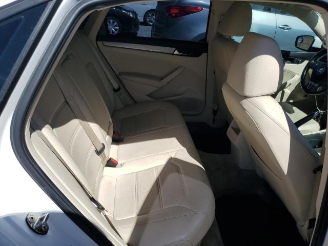 2015 VOLKSWAGEN PASSAT S - 1VWAT7A33FC067743