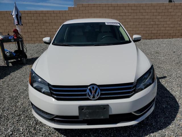 2015 VOLKSWAGEN PASSAT S - 1VWAT7A33FC067743