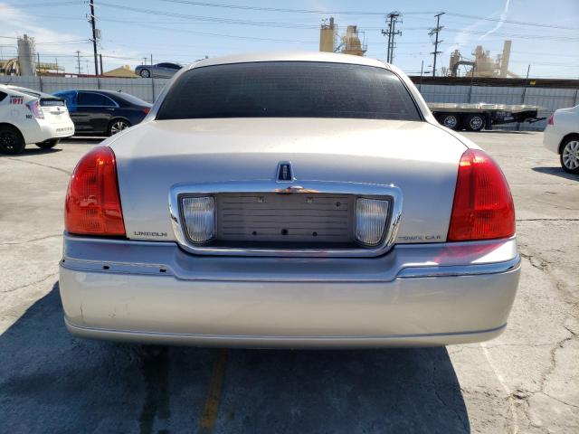 2LNBL8CV1AX628024 Lincoln Town Car Signature Limited