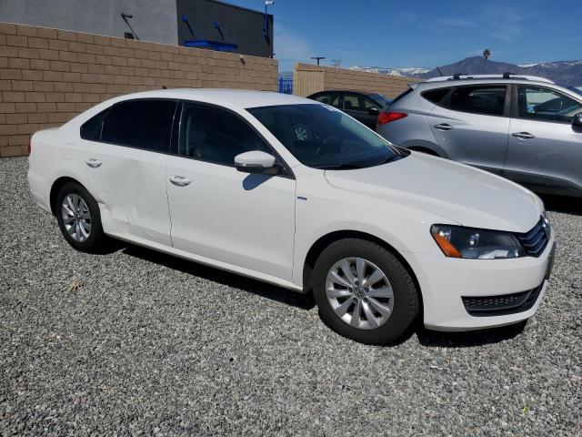 2015 VOLKSWAGEN PASSAT S - 1VWAT7A33FC067743