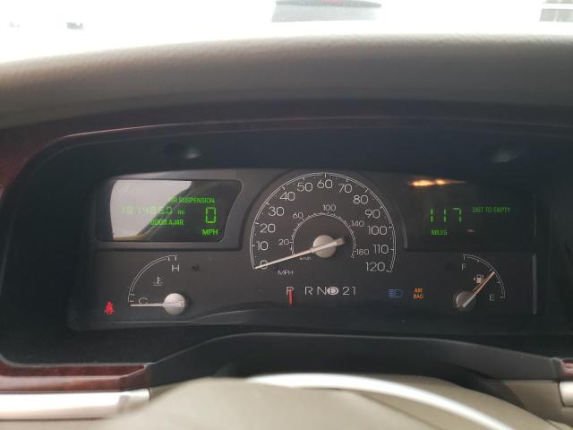 1LNHM81W05Y614026 Lincoln Town Car Signature