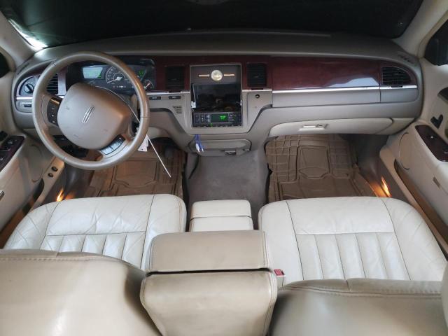 1LNHM81W05Y614026 Lincoln Town Car Signature