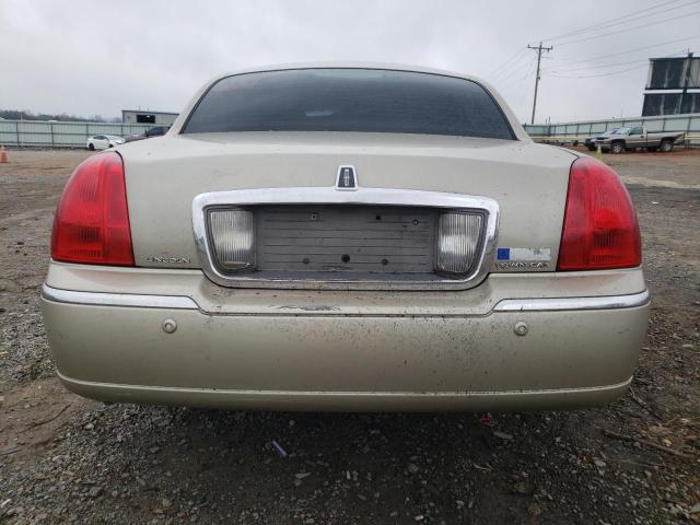 1LNHM81W05Y614026 Lincoln Town Car Signature