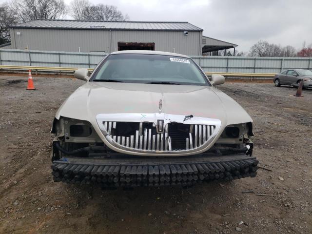1LNHM81W05Y614026 Lincoln Town Car Signature