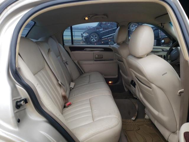 1LNHM81W05Y614026 Lincoln Town Car Signature