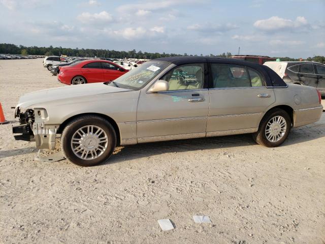 2010 Lincoln Town Car 