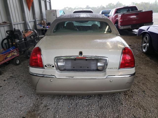 1LNHM81W44Y662062 Lincoln Town Car Executive