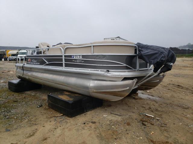 Salvage boats for sale at Gainesville, GA auction: 2019 Suntracker Boat