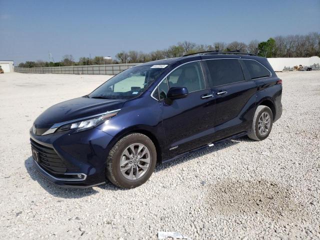 2021 Toyota Sienna XLE