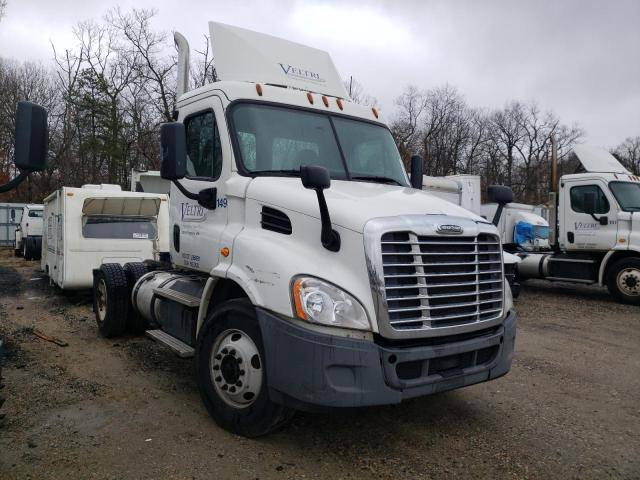 Salvage cars for sale from Copart Glassboro, NJ: 2016 Freightliner Cascadia 113