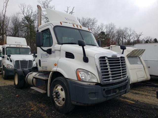 Salvage cars for sale from Copart Glassboro, NJ: 2016 Freightliner Cascadia 113