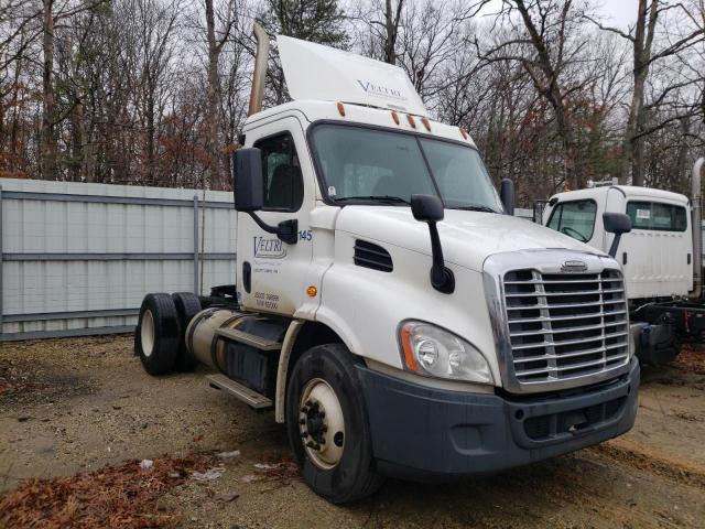 Salvage cars for sale from Copart Glassboro, NJ: 2016 Freightliner Cascadia 113