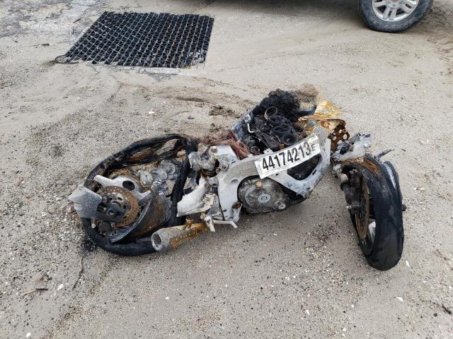 2009 SUZUKI GSX-R750 - JS1GR7LA892103597