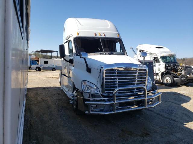 Salvage trucks for sale at Gainesville, GA auction: 2014 Freightliner Cascadia 125