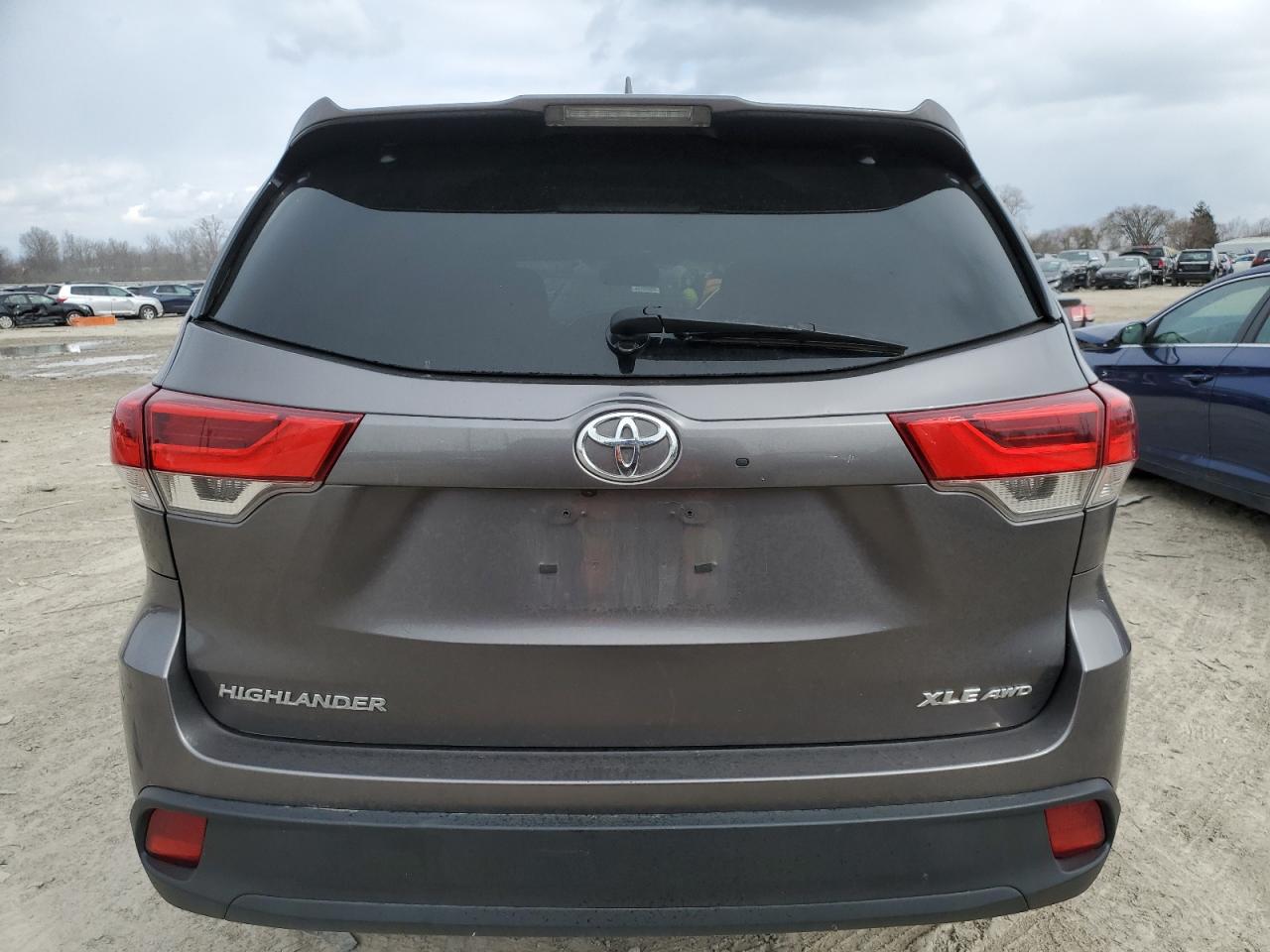 5TDJZRFH9KS620891 TOYOTA HIGHLANDER 2019