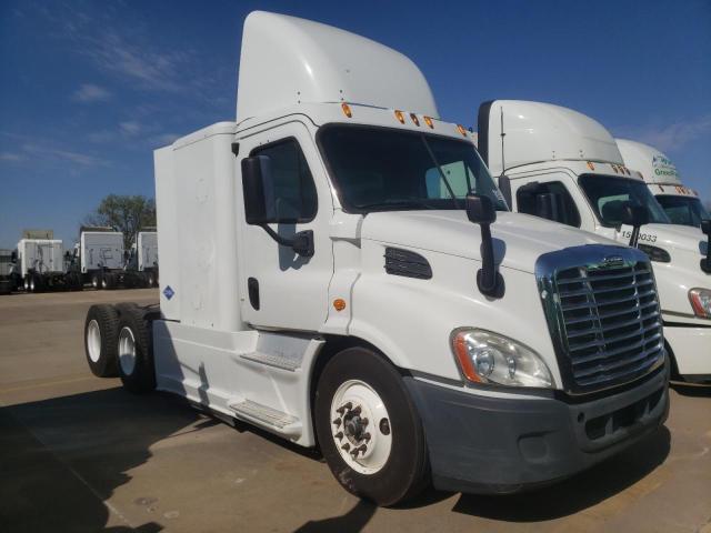 Salvage cars for sale from Copart Wilmer, TX: 2015 Freightliner Cascadia 113