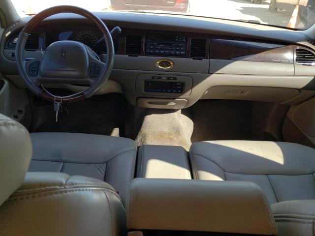 1LNHM83W9YY886740 Lincoln TOWNCAR
